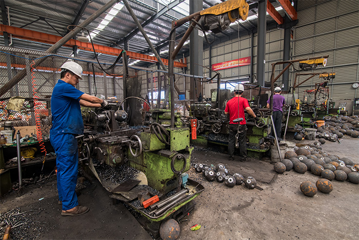 海伦网架配件车间